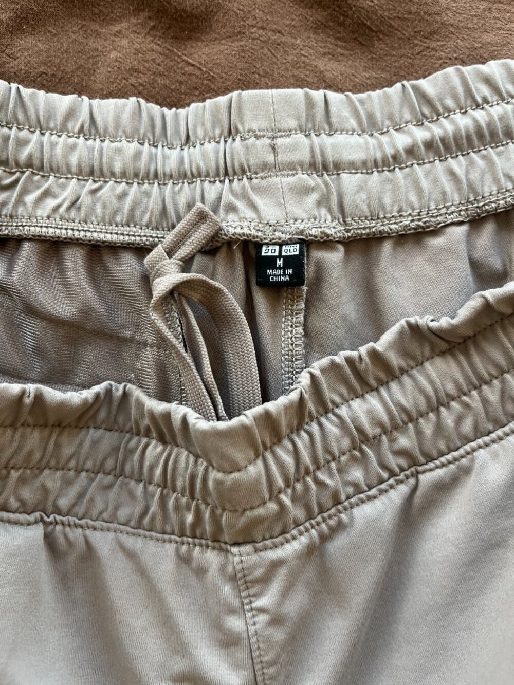 Uniqlo Men's Light Brown Elastic Waist Shorts - Size M - Picture 6 of 6